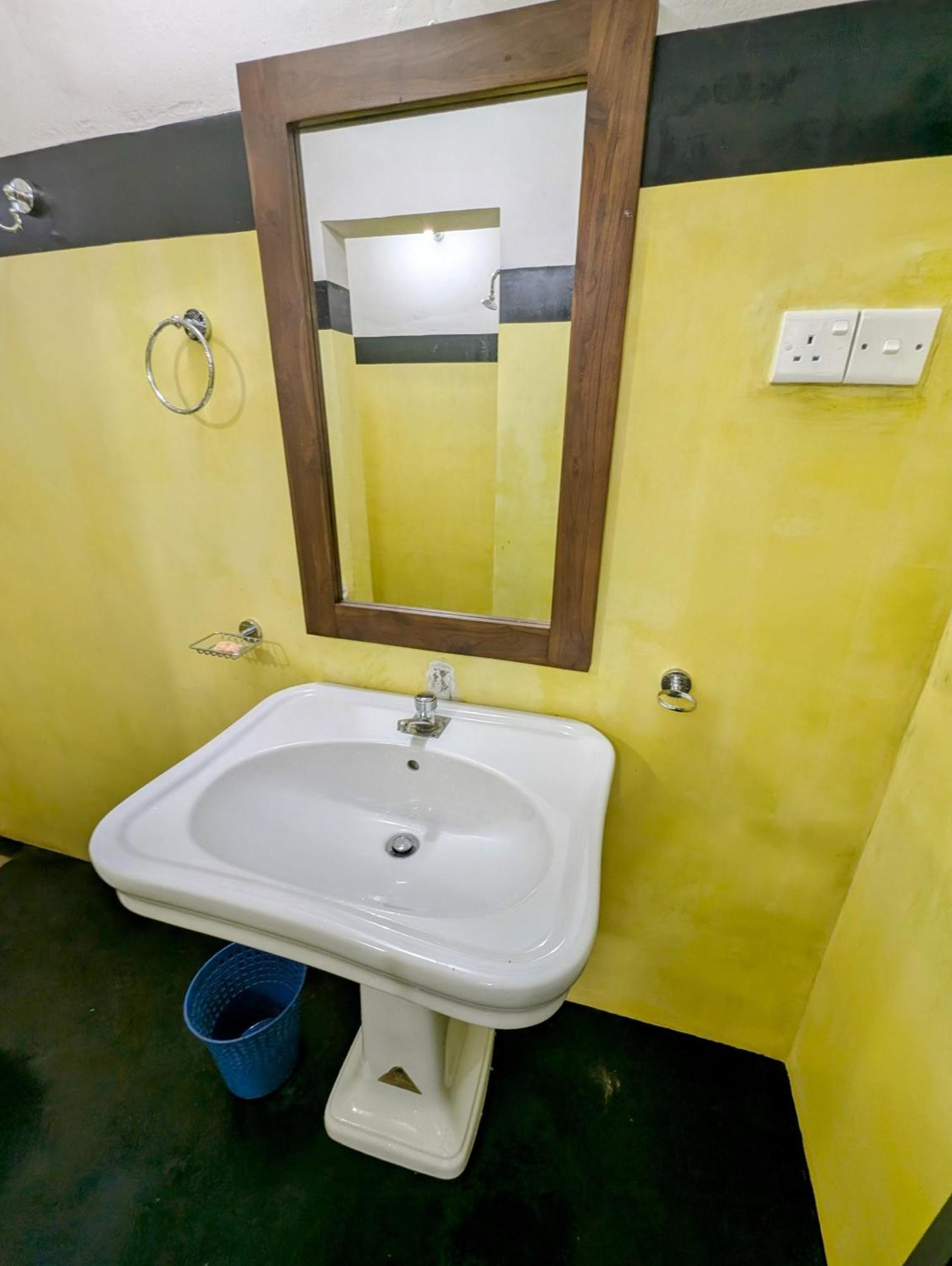 Costels Weligama Hostel Eksteriør bilde