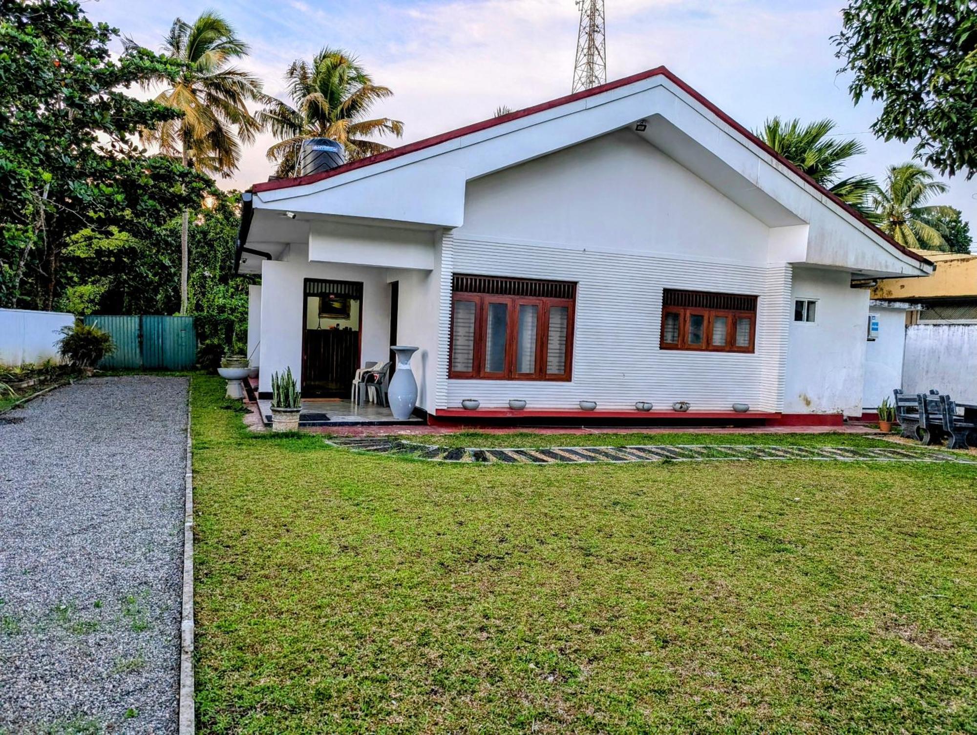Costels Weligama Hostel Eksteriør bilde